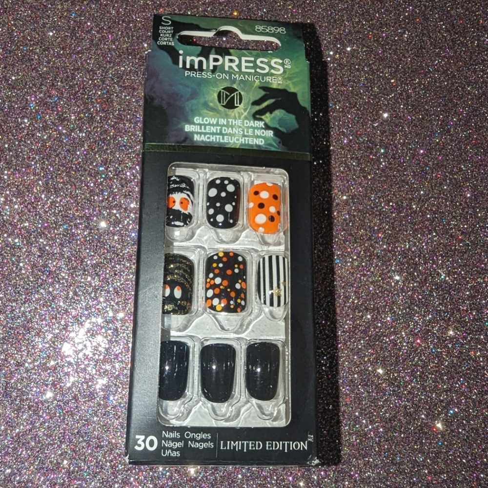 Glow in Dark Bleeding Love Halloween Nails Mummy Pumpkin KISS LIMITED EDITION